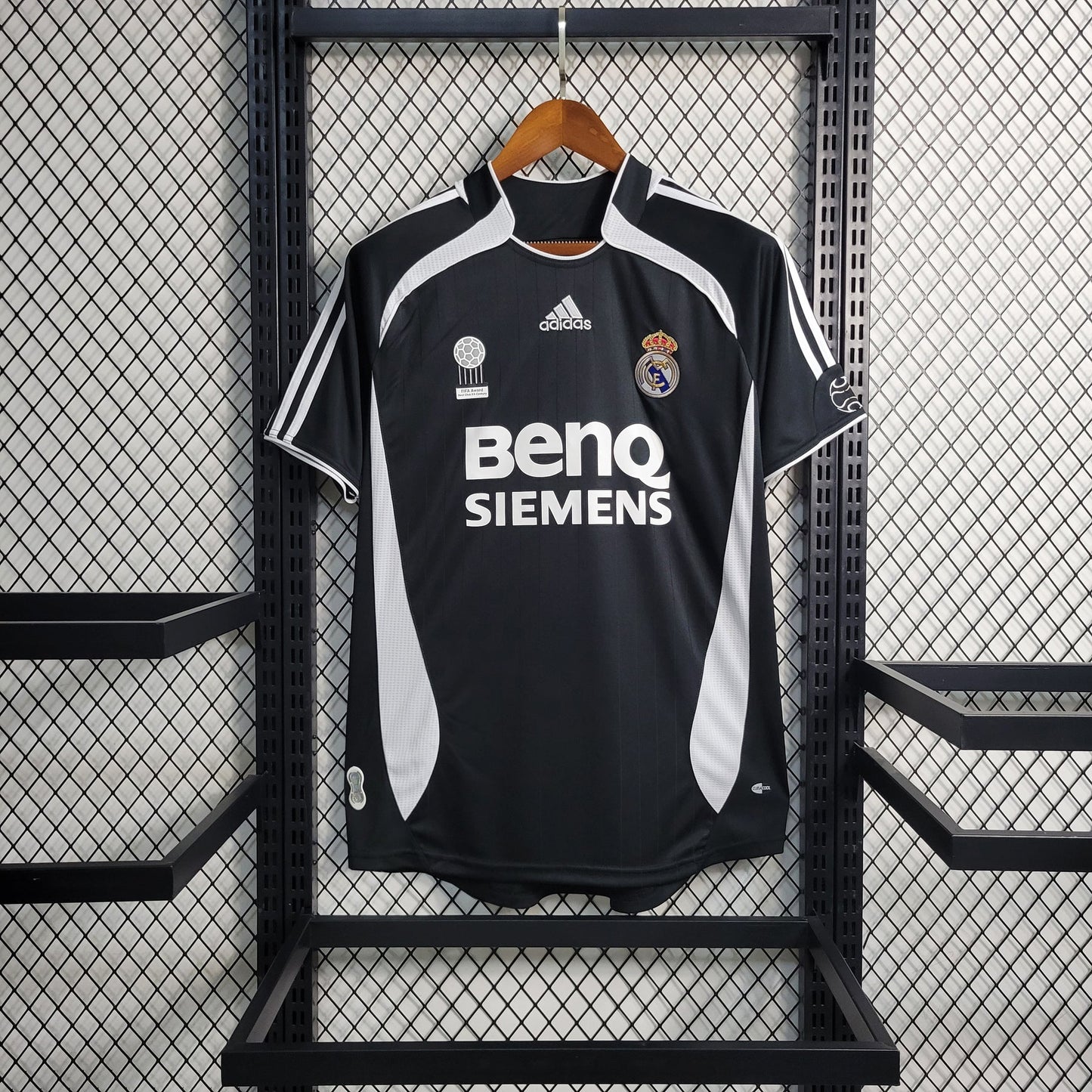 Retro Real Madrid 2006/07 Away Jersey