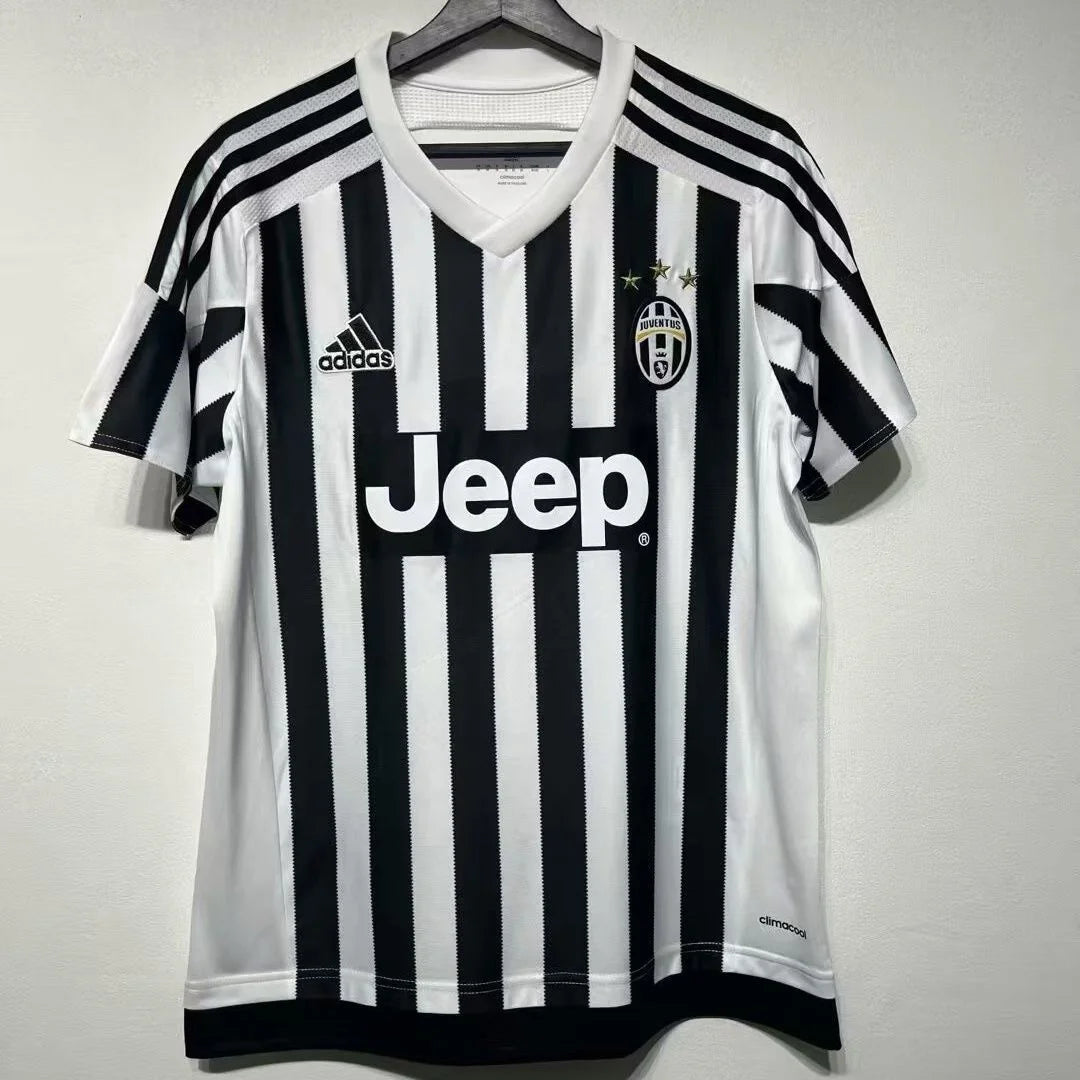 Retro Juventus 2015/16 Home Jersey
