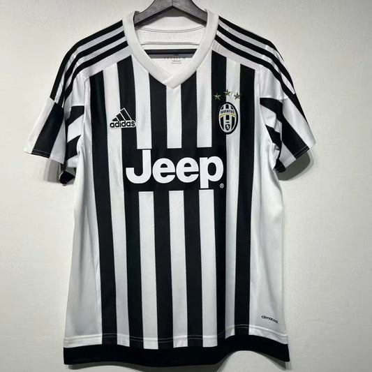 Retro Juventus 2015/16 Home Jersey