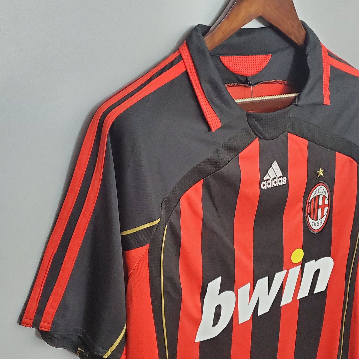 Retro AC Milan 2006/07 Home Jersey