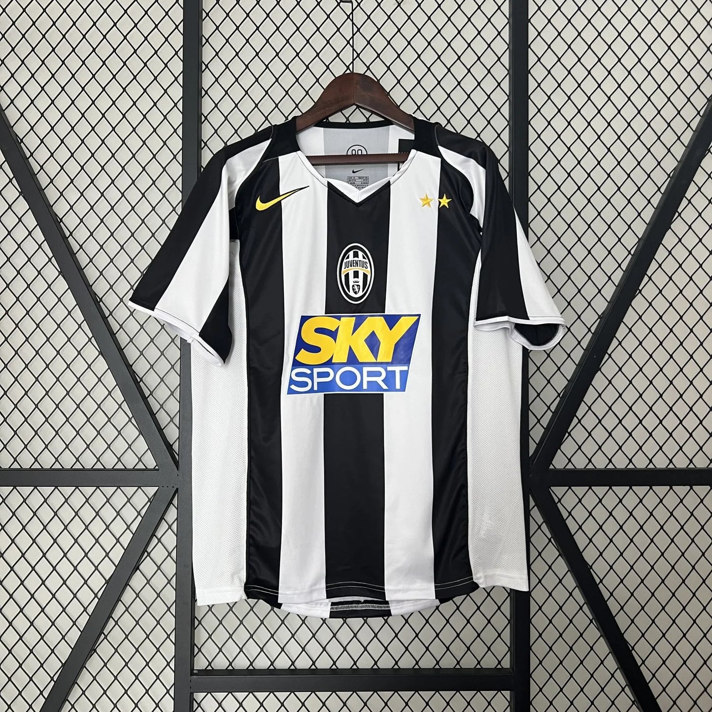 Retro Juventus 2004/05 Home Jersey